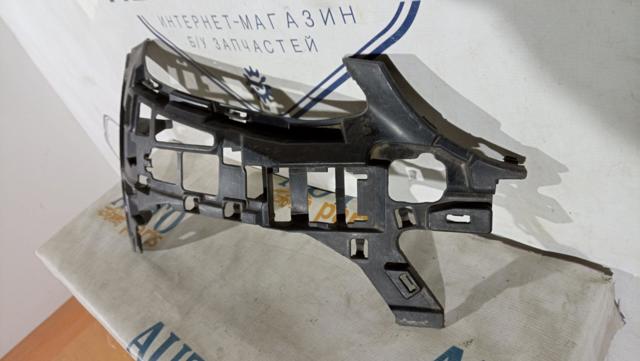Кронштейн бампера переднего, правый A2058850665 MERCEDES