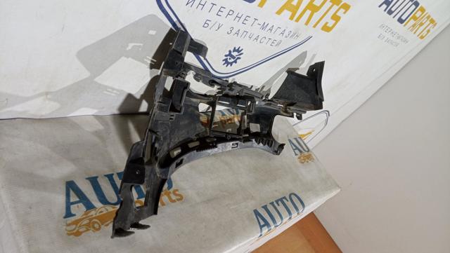 MERCEDES A2138851165 Кронштейн бампера переднего правый в наличии Тернополь