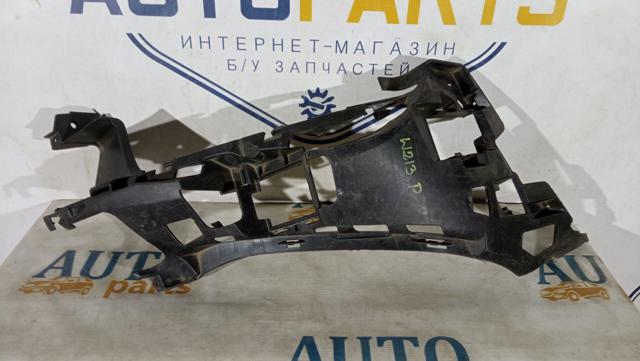 Правое крепление переднего бампера A2138851165 MERCEDES