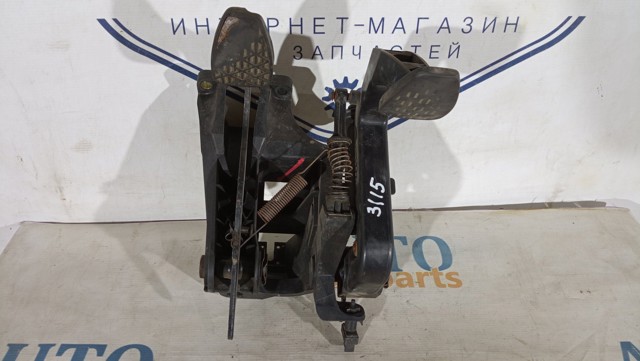 MERCEDES A9012902416 Педаль сцепления в наличии Запорожье