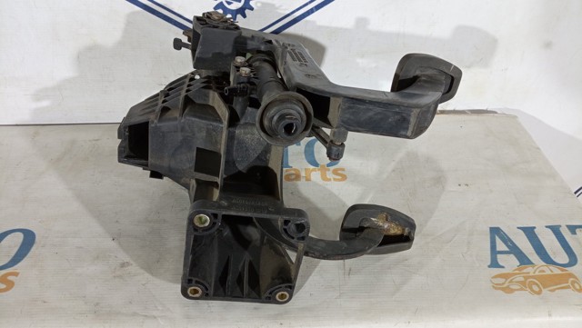 MERCEDES A9012902416 Педаль сцепления в наличии Хмельницкий