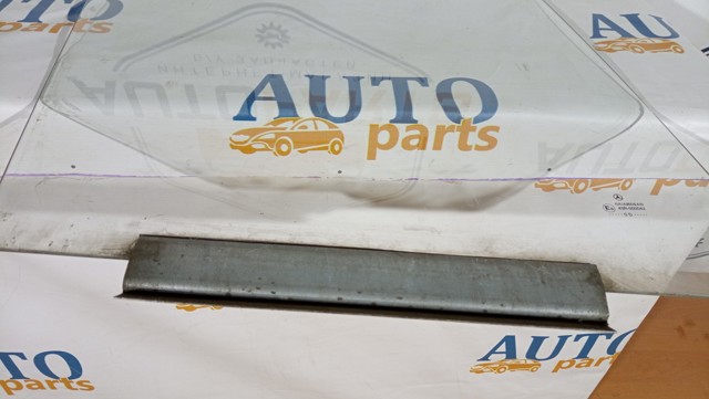 MERCEDES A9017200418 Стекло двери передней правой в наличии Днепр