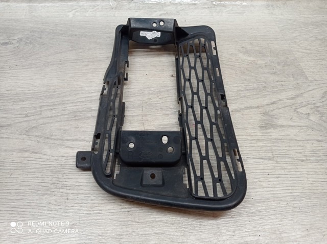 LAND ROVER DK6217K946AA Заглушка (решетка) противотуманных фар бампера переднего правая в наличии Днепр
