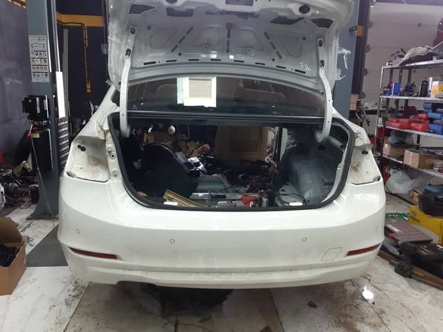 Задний бампер 51127312725 BMW