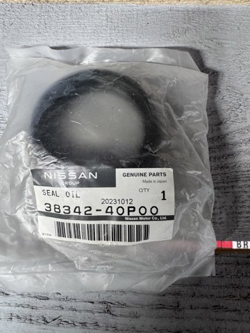 NISSAN 3834240P00 Сальник полуоси переднего моста левой в наличии Каменское
