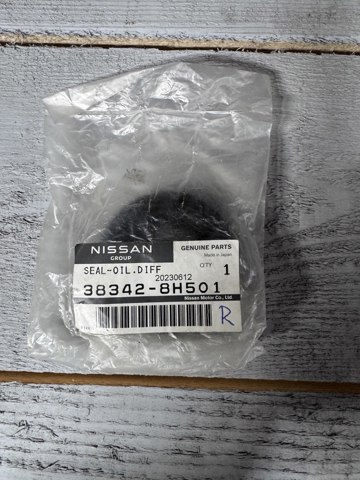 383428H501 NISSAN Сальник полуоси переднего моста правой купить в Киев