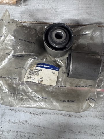 Сайлентблок задней тяги 4554009000 SSANG YONG