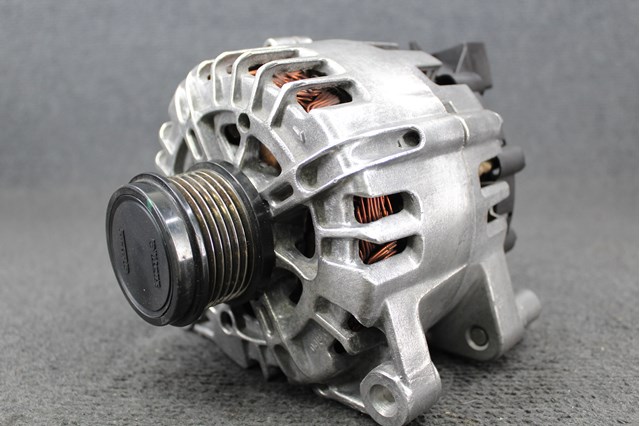 Генератор автомобильный Форд Куга 1