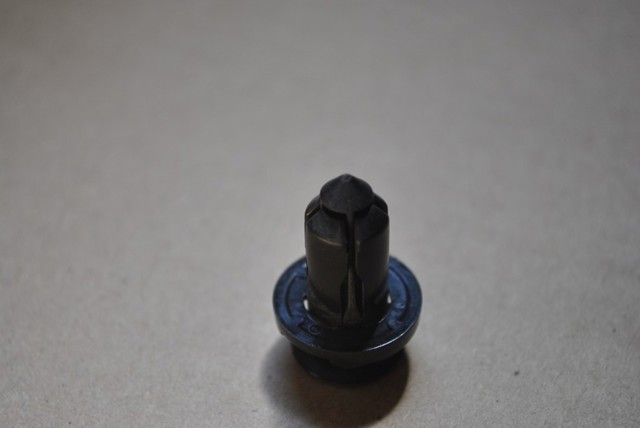 NISSAN 0155309241 Пистон (клип) крепления бампера переднего в наличии Львов