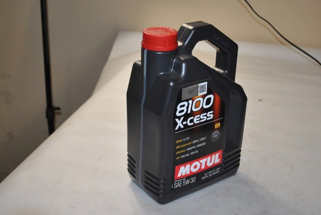MOTUL 108945 Масло моторное в наличии Украина