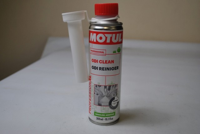 Топливная добавка улучшающая работу двигателя 109995 MOTUL