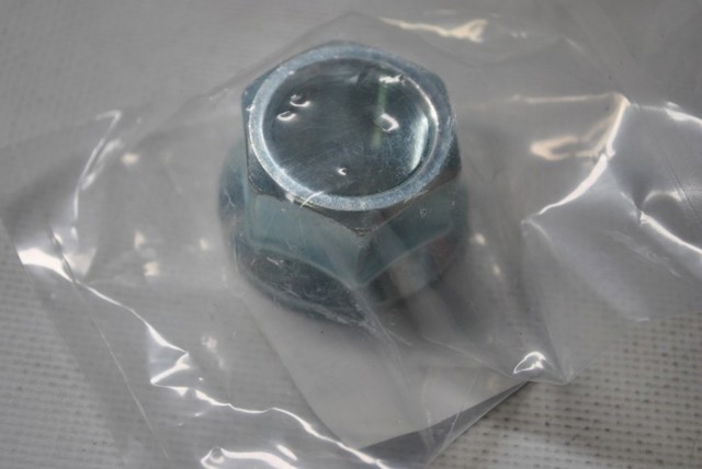 Гайка шестигранная ступицы 402622Y000 NISSAN