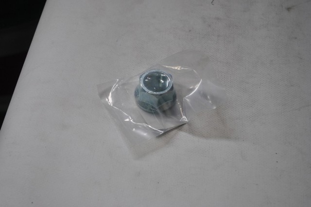 NISSAN 402622Y000 Гайка задней ступицы в наличии Киев