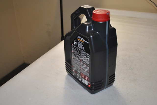 MOTUL 812307 Моторное масло в наличии Украина