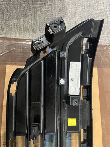 GD9Z17K945A FORD Решетка бампера переднего центральная купить в Каменское