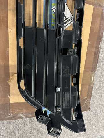 GD9Z17K945A FORD Решетка бампера переднего центральная купить в Запорожье