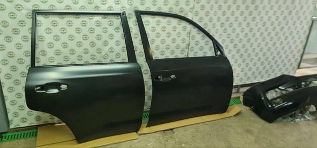 Пассажирская передняя дверь 6700160840 TOYOTA