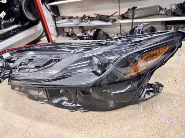 Фара основная правая 81110AQ010 TOYOTA