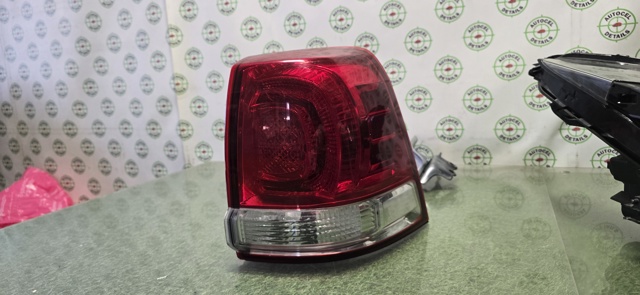 Фара задняя правая внешняя 8155160820 TOYOTA