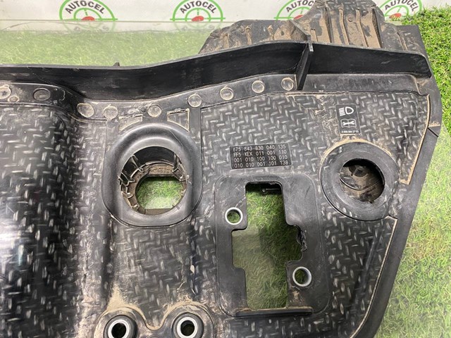 1676209900 MERCEDES Верхняя рамка радиатора купить в Одесса