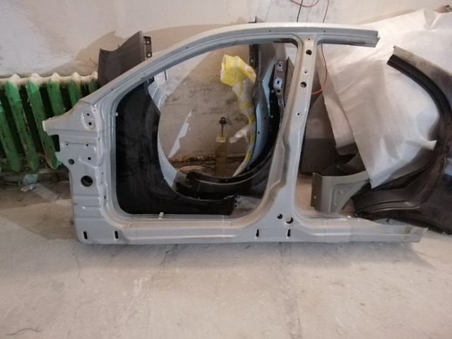 Амортизационная стойка центральная, левая 714012EB00 HYUNDAI
