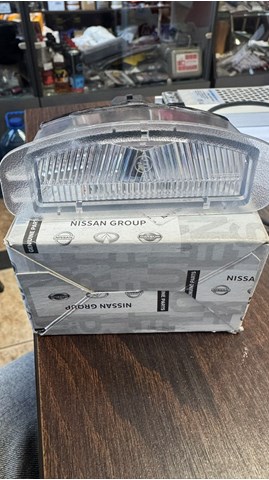 26510BJ00A NISSAN Фонарь подсветки номерного знака купить в Киев
