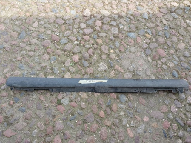 Накладка (молдинг) порога наружная правая 7585105010 TOYOTA