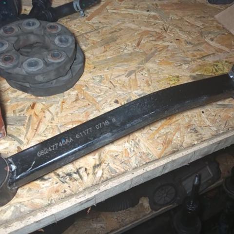 Балансир задний верхний 68247740AA CHRYSLER