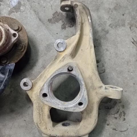 Кулак поворотный передний правый 68265014AA CHRYSLER