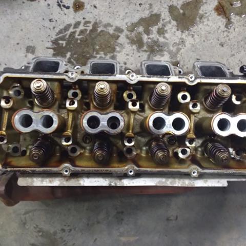 Головка блока цилиндров (ГБЦ), правая 68280502AA CHRYSLER