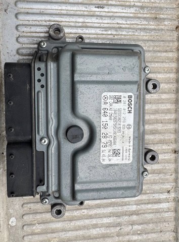 Модуль управления двигателем 6401502879 MERCEDES