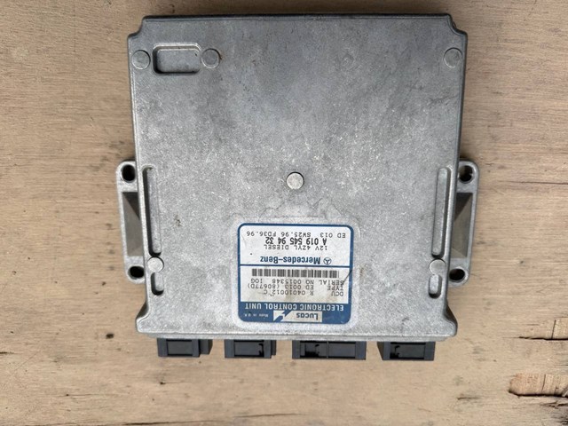 Компьютер двигателя A0195459432 MERCEDES