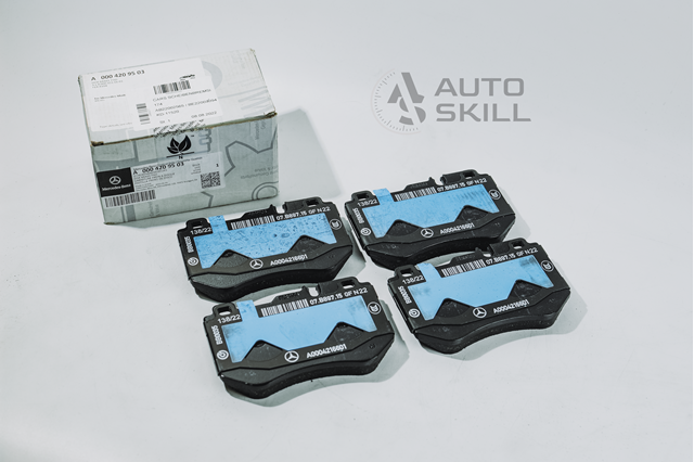 Колодки тормозные передние дисковые A0004209503 MERCEDES