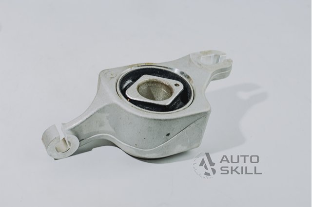Сайлентблок передней подвески A1663300243 MERCEDES