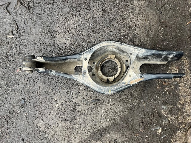 Рычаг задней подвески нижний, правый 55211N9050 HYUNDAI