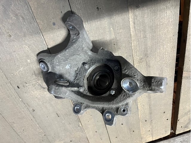 Кулак поворотный правый A2133503205 MERCEDES