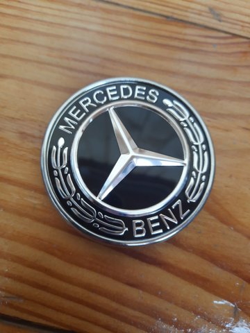 Эмблема капота A0008171601 MERCEDES