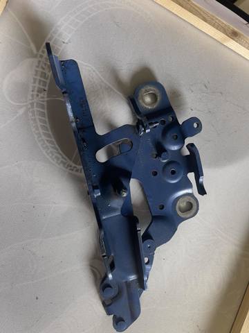 Завеса капота левая 13989610 BMW