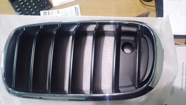 BMW 51137303105 Решетка радиатора правая в наличии Ровно