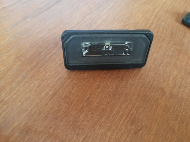 Фонарь освещения номерного знака 103434100B Tesla Model