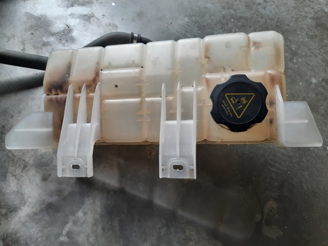 Расширительный бачок охлаждения 103612400D Tesla Model