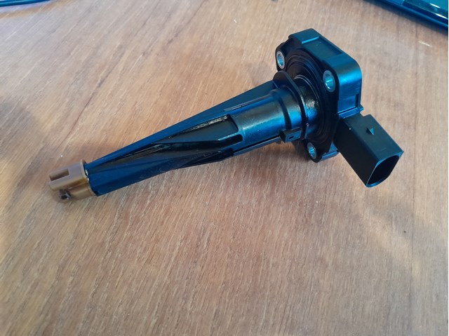 Датчик уровня масла двигателя 12618638755 BMW