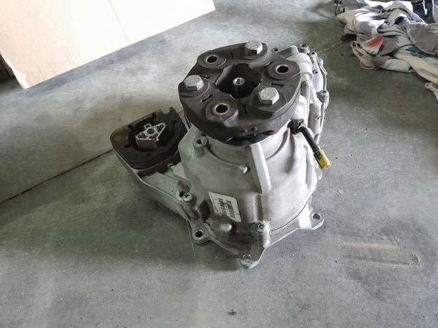Раздатка, коробка раздаточная 27108643151 BMW