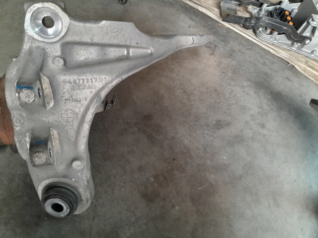BMW 33326879101 Цапфа задняя левая в наличии Винница