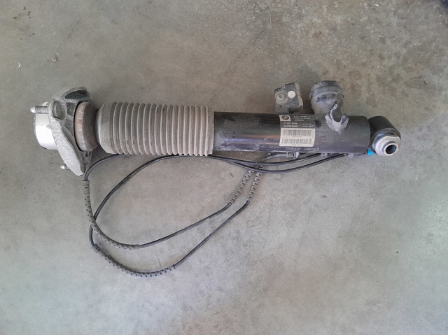 Стойка задняя правая 37106875090 BMW