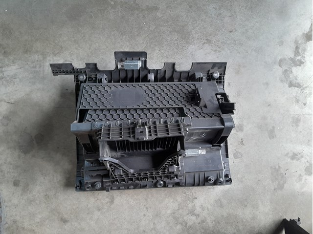 3CN857101A82V Крышка перчаточного ящика (бардачка) купить Одесса