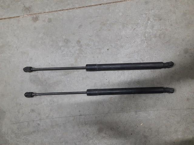 Амортизатор крышки багажника 4L0827552F VAG