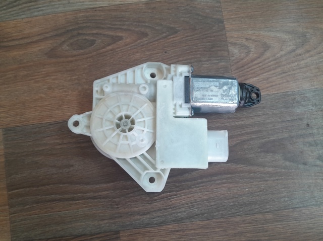 Мотор стеклоподъемника двери задней, правой 51357455084 BMW