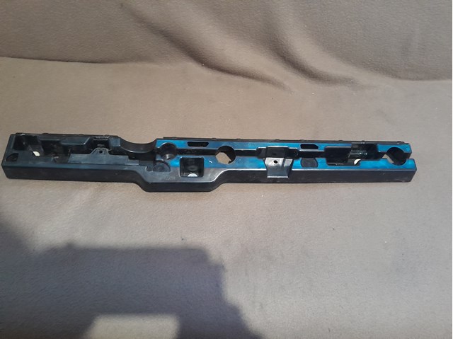Кронштейн наружной накладки порога правой 51777387346 BMW