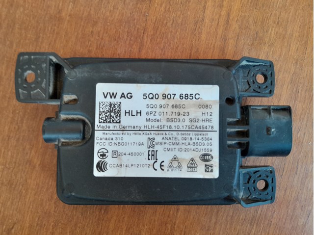 Датчик контроля мертвой зоны, задний 5Q0907685C VAG